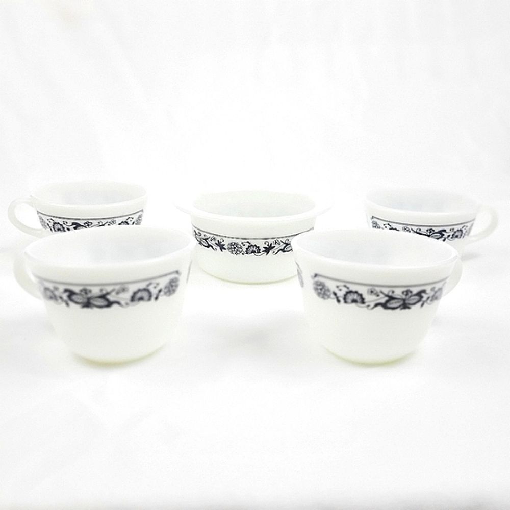 PYREX VINTAGE Corning Milk Glass Old Town Blue Onion Coffee Tea Mug Cu…